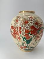 Vaas - Porselein, Kinrande Rode en Witte