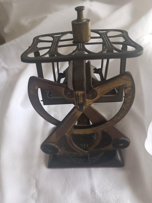 Balans of weegschaal - IJzer, Messing, Antiek en Kunst, Antiek | Keukengerei