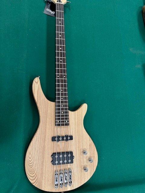 Stagg - SBF-40 - - 4-snarige elektrische basgitaar, Musique & Instruments, Instruments à corde | Guitares | Acoustiques