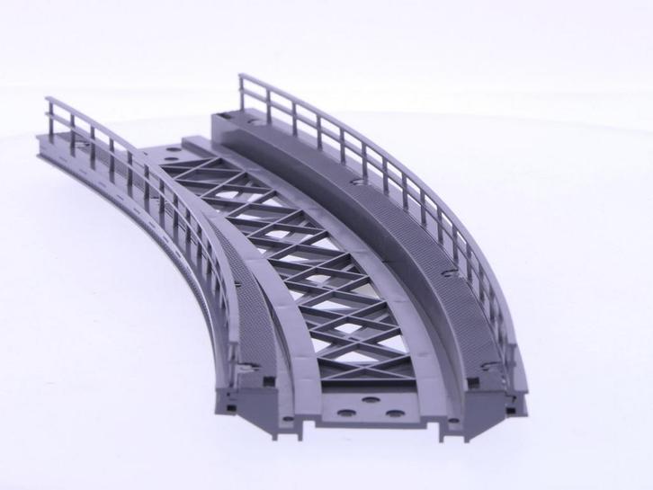 Schaal H0 Märklin 7269 gebogen oprit 437.4 r voor M-rails.., Hobby en Vrije tijd, Modeltreinen | H0, Brug, Tunnel of Gebouw, Zo goed als nieuw