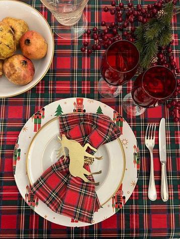 Prachtig kerstkleed voor grote tafels. Fluwelen Schots beschikbaar voor biedingen