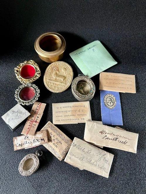 Reliekhouder (16) - Messing, Papier - 1850-1900 - Relikwie, Antiek en Kunst, Kunst | Niet-Westerse kunst