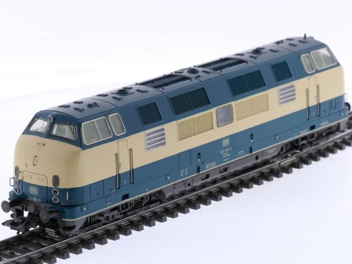 Schaal H0 Märklin 3681 diesellocomotief BR 221 van de DB..., Hobby en Vrije tijd, Modeltreinen | H0, Wisselstroom, Locomotief