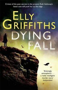The Dr Ruth Galloway Mysteries: Dying fall: The Dr Ruth, Livres, Livres Autre, Envoi