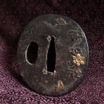 Clematis Relief Sword Guard 50g met inlegwerk - Japan - Edo, Antiek en Kunst