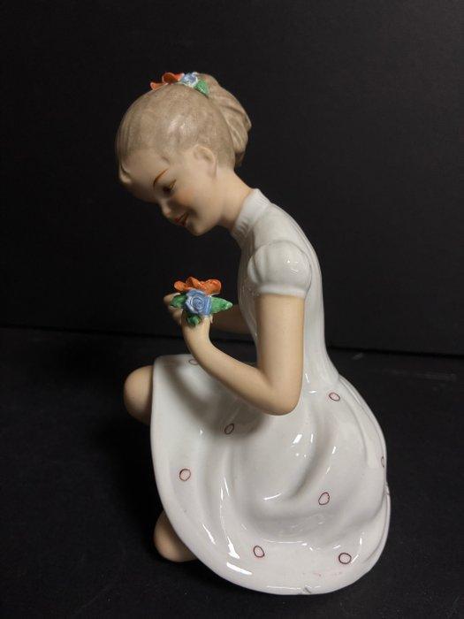 Wallendorf - Beeldje - Girl with Flowers - Biscuit porselein, Antiek en Kunst, Antiek | Glaswerk en Kristal