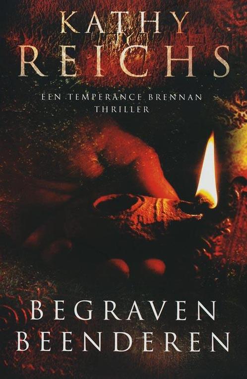 Begraven beenderen 9789022543405 Kathy Reichs, Boeken, Thrillers, Gelezen, Verzenden