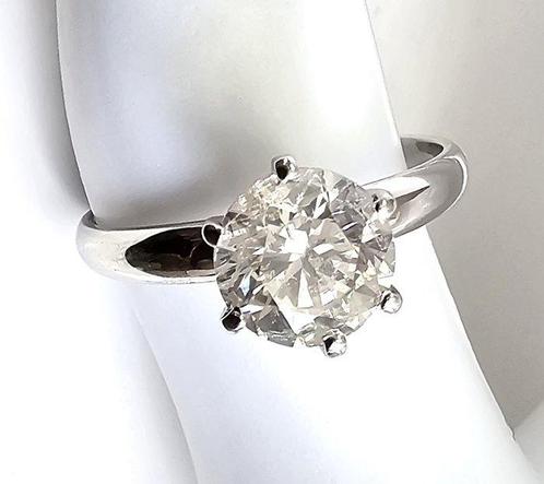 Ring - 14 karaat Witgoud - 1.66ct. tw. Diamant (Natuurlijk), Handtassen en Accessoires, Ringen