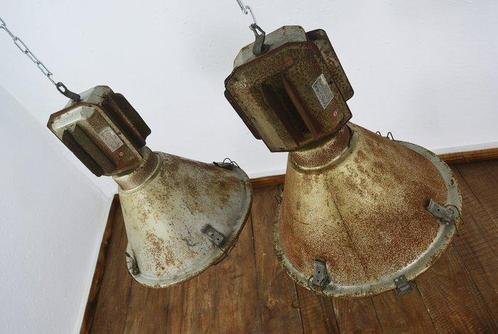 Mesko - Plafondlamp - Glas, Staal - Twee Poolse industriële, Antiek en Kunst, Antiek | Wandborden en Tegels