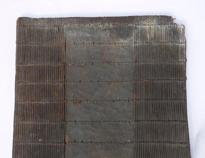 Antiek groot Mangbetu mandenwerk schild, 111 cm - Mangbetu -, Antiek en Kunst, Kunst | Niet-Westerse kunst