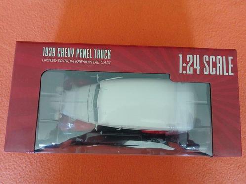 Crown Premiums 1:24 - Modelauto (2) - Chevy Panel Truck 1939, Hobby en Vrije tijd, Modelauto's | 1:5 tot 1:12