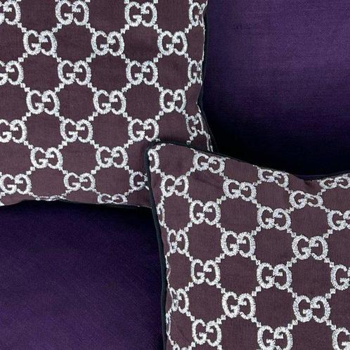 Gucci - Nouvel ensemble de quatre - Coussin, Antiek en Kunst, Antiek | Tapijten, Tafelkleden en Textiel