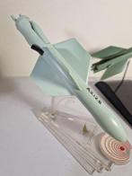 Maquette - Lot de trois maquettes industrielles de missiles