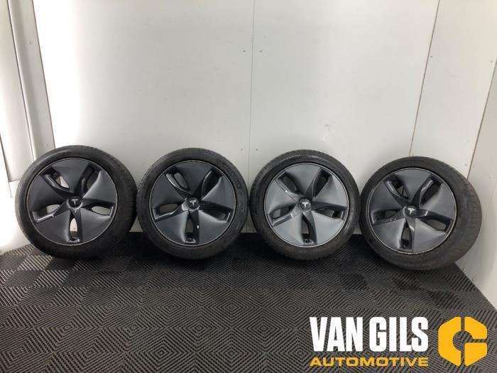 Sportvelgenset + banden Tesla Model 3 O323539, Autos : Pièces & Accessoires, Suspension & Châssis