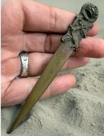 Mysterieuze en gotische Tagliacarte in brons Art Nouveau –