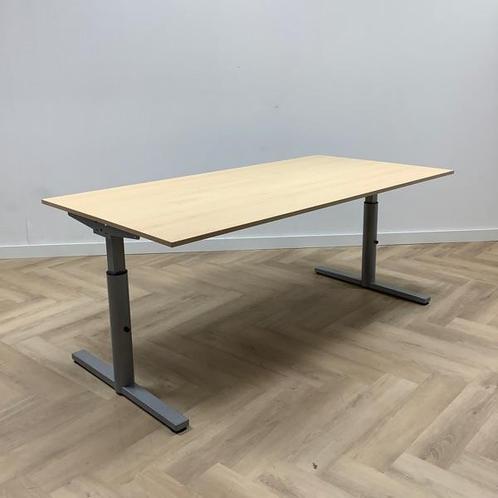 Tweedehands Gispen verstelbaar bureau 180x90 cm, Ahorn -, Huis en Inrichting, Bureaus, Bureau, Gebruikt, In hoogte verstelbaar