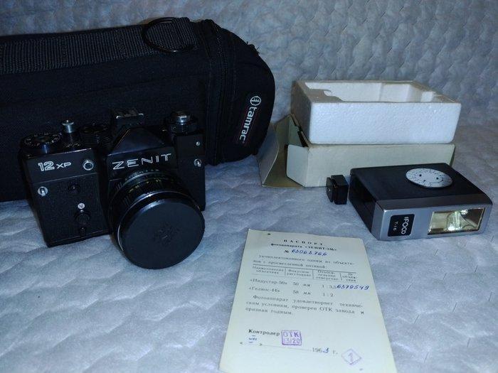 KMZ Krasnogorsk, VALDAÏ Zenit 12XP + Helion 2/58mm + Ifoco, Audio, Tv en Foto, Fotocamera's Analoog