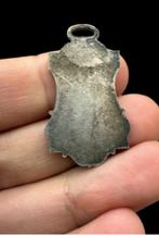 Mysterieuze en beschermende neogotische Lyon à Marie -