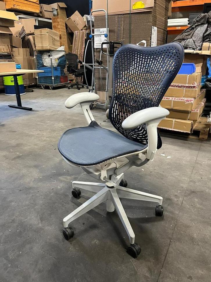 Herman Miller Mirra 2 Triflex (Limited Edition), Huis en Inrichting, Bureaustoelen, Bureaustoel, Blauw, Nieuw, Ergonomisch, Verzenden