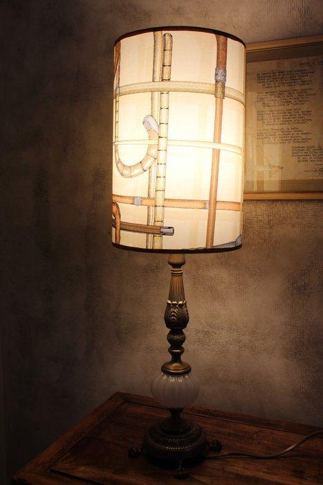 Lampe de table - avec abat-jour en tissu Bastoni Fornasetti, Antiek en Kunst, Antiek | Meubels | Stoelen en Sofa's