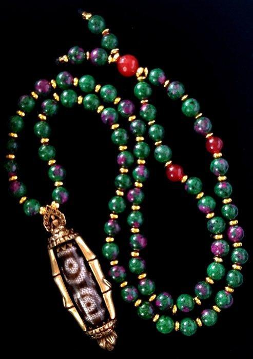 Zoisiet - Robijn - Ketting - Vuur element - Boeddha Amitbha, Antiek en Kunst, Antiek | Boeken en Manuscripten