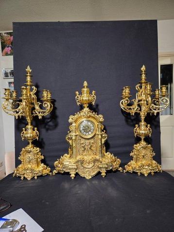 Klok en garnituur set (3) Lodewijk XVI-stijl - Verguld brons, Antiek en Kunst