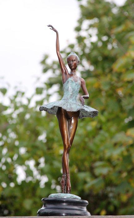 Beeld, ballerina - 44 cm - brons marmer, Antiquités & Art, Art | Objets design