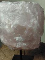 Groot stuk XXL ruwe Rozenkwarts - op metalen standaard -