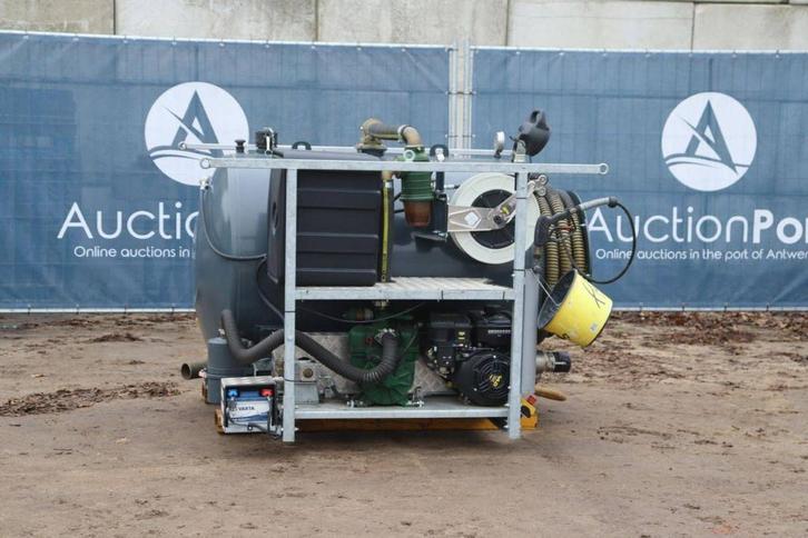 Veiling: Pomp Mecaflex VCX1600G Benzine 2022 met 10 Toilet C, Zakelijke goederen, Machines en Bouw | Pompen en Compressoren, Ophalen