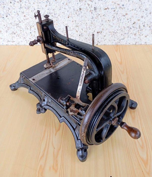 Machine à coudre - Fonte, Antiquités & Art, Art | Objets design