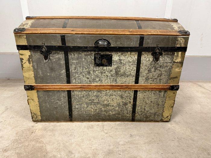 Kist - Hout, Metaal - Amerikaanse reiskist, Antiek en Kunst, Curiosa en Brocante