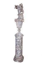 Vaas (2) - Albast - Monumentale voetstukken (h. 230 cm)