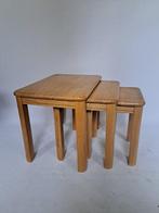 Tables gigognes - Chêne - Trois petites tables dappoint, Antiquités & Art