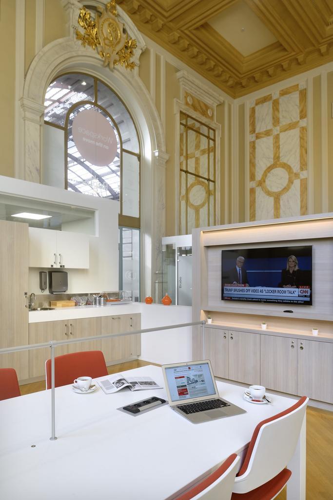 Kantoorruimte voor 3 in Railway Station - Regus Express, Zakelijke goederen, Bedrijfs Onroerend goed