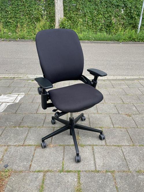 Steelcase Leap V2 Bureaustoelen - Zwart - Full Option, Huis en Inrichting, Bureaustoelen, Bureaustoel, Zwart, Zo goed als nieuw