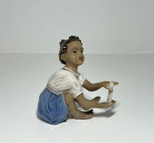 Figurine - Dahl-Jensen Figurine Girl with Pearl Necklace, Antiek en Kunst, Antiek | Glaswerk en Kristal