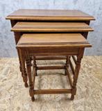 Set bijzettafels (3) - Nesting tables - Eik - Klassieke, Antiek en Kunst