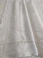Groot bed met monogram - Laken - 325 cm - 218 cm