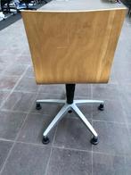 Stoel, houten rug en zitting,  grijs metaal frame op poten,, Bureaustoel