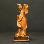 onsterfelijke hofdame - buxus hout - China - Qing Dynastie