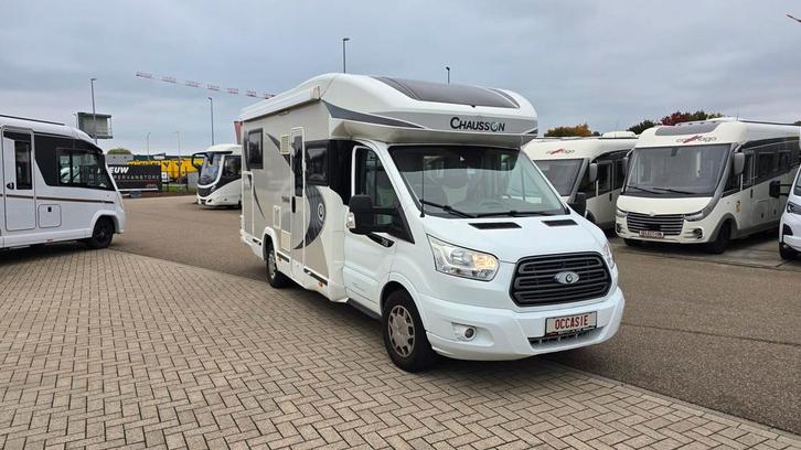 Chausson Titanium 708 op Ford met automaat, queensbed 05285, Caravans en Kamperen, Mobilhomes, Cassettetoilet, Automaat, Treinzit