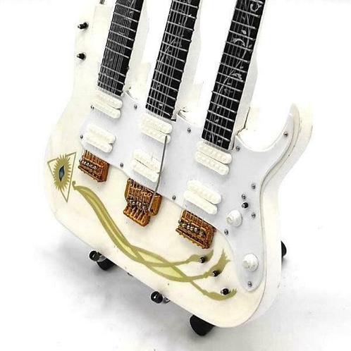 Miniatuur Ibanez JEM Triple Neck gitaar met gratis standaard, Collections, Cinéma & Télévision, Envoi