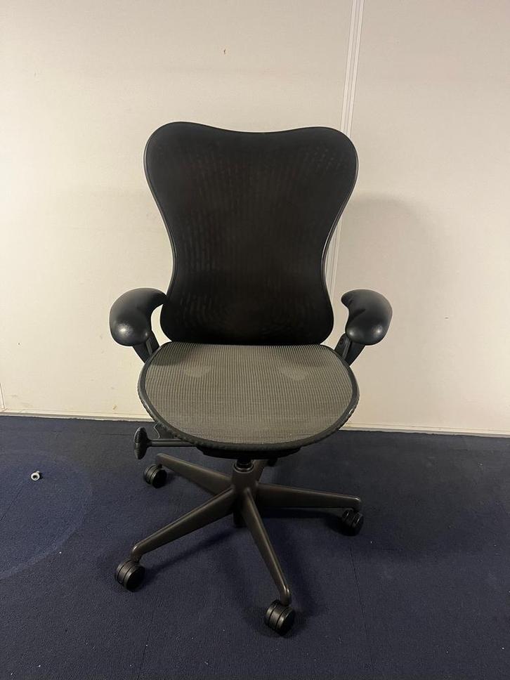 Herman Miller Mirra, Huis en Inrichting, Bureaustoelen, Bureaustoel, Overige kleuren, Zo goed als nieuw, Ergonomisch, Verzenden