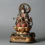 Seated Kwan Yin (Guanyin) Bodhisattva with Inlaid Crystal, Antiek en Kunst