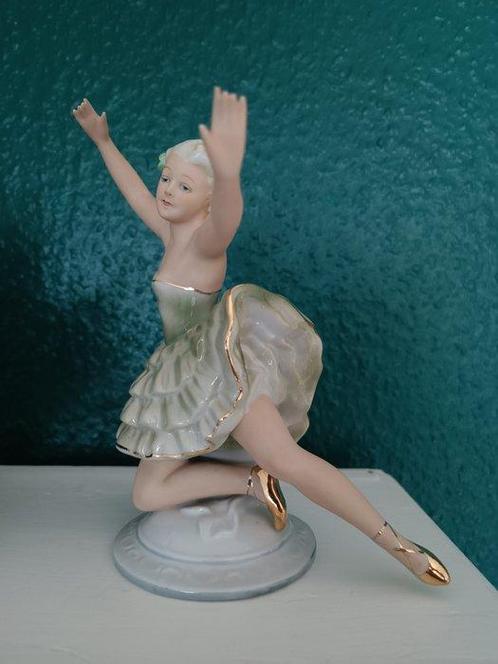 Fasold & Stauch - Figurine - Porzellanfigur einer Tänzerin -, Antiek en Kunst, Antiek | Glaswerk en Kristal