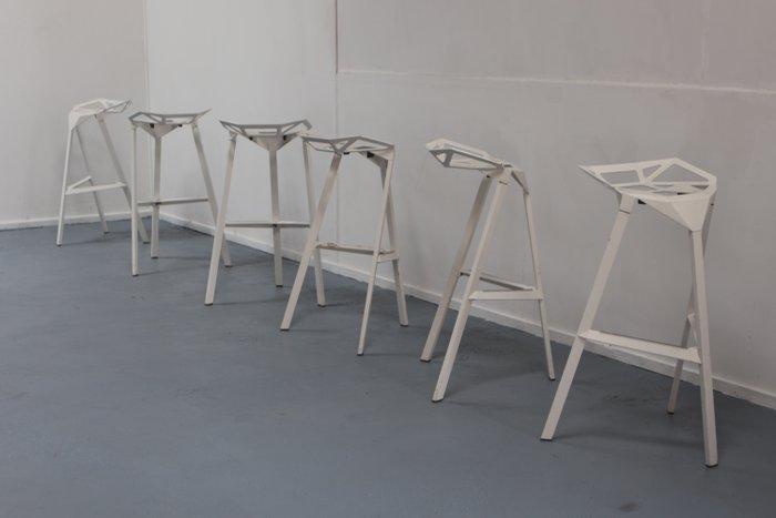 Magis - Konstantin Grcic - Kruk (6) - Stool One - Aluminium, Antiek en Kunst, Antiek | Meubels | Stoelen en Sofa's