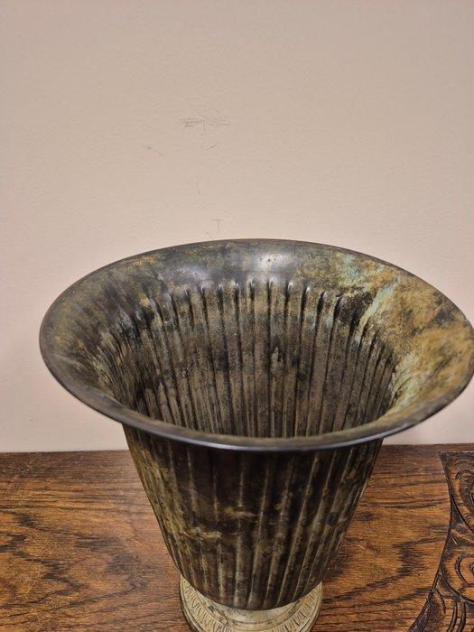 Vaas - Gepatineerd brons, Gepatineerd brons of lichtgewicht, Antiek en Kunst, Curiosa en Brocante
