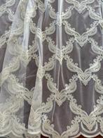 Exclusief geborduurd tuleweefsel, volledig met de hand