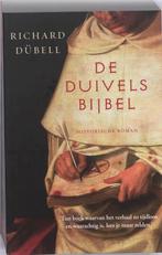 De Duivelsbijbel / Midprice 9789026127014, Boeken, Historische romans, Richard Dübell, Zo goed als nieuw, Verzenden
