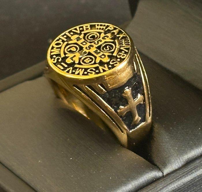 Ring met de Cruz de San Benito, verguld met 24-karaats goud., Antiek en Kunst, Antiek | Boeken en Manuscripten